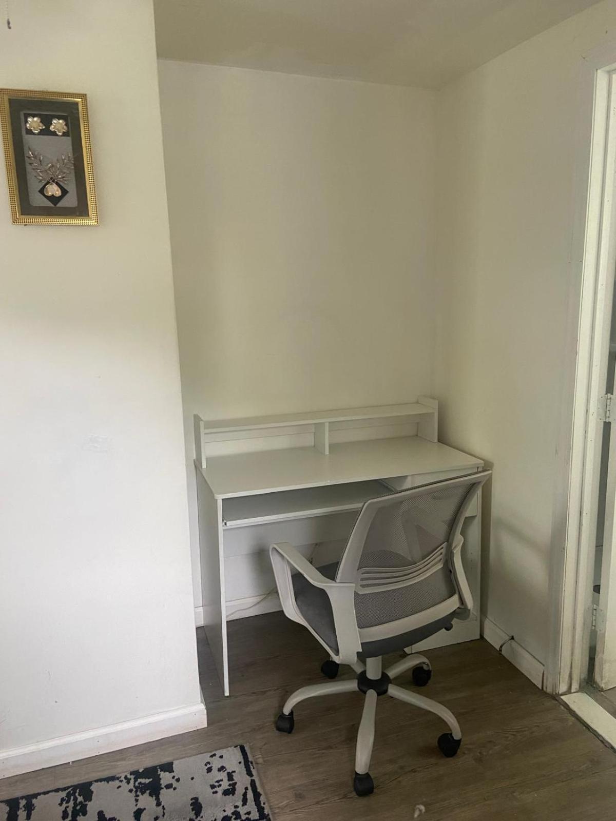 Privatunterkunft Cozy With Private Bathroom *